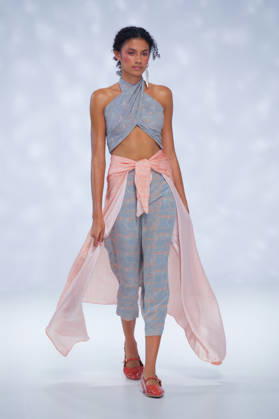 Australian Fashion Week 2026 - Runway - Ngali A model walks the runway during the Ngali Wander with Wonder Runway show at Australian Fashion Week 2026 at the Museum of Contemporary Art on May 15, 2026 in Sydney, Australia., Credit:IOIO IMAGES IOIO Avalon Australia, New South Wales, Sydney, Museum of Contemporary Art Copyright: xIOIOxIMAGESx xIOIOx xAvalonx 1099145470