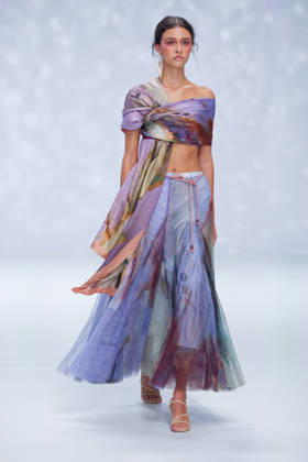 Australian Fashion Week 2026 - Runway - Ngali A model walks the runway during the Ngali Wander with Wonder Runway show at Australian Fashion Week 2026 at the Museum of Contemporary Art on May 15, 2026 in Sydney, Australia., Credit:IOIO IMAGES IOIO Avalon Australia, New South Wales, Sydney, Museum of Contemporary Art Copyright: xIOIOxIMAGESx xIOIOx xAvalonx 1099145858