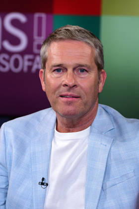 Hinnerk Baumgarten, the presenter on the program DAS Rote Sofa NDR on 15 05 2026 in Hamburg Hinnerk Baumgarten during the Das Rote Sofa tv show at NDR Studios on May 15, 2026 in Hamburg, Germany Maximilian Brueckner as a guest on the show DAS Rote Sofa NDR in Hamburg