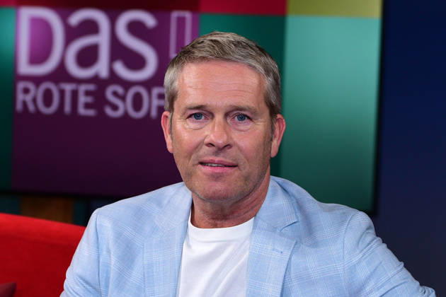 Hinnerk Baumgarten, the presenter on the program DAS Rote Sofa NDR on 15 05 2026 in Hamburg Hinnerk Baumgarten during the Das Rote Sofa tv show at NDR Studios on May 15, 2026 in Hamburg, Germany Maximilian Brueckner as a guest on the show DAS Rote Sofa NDR in Hamburg