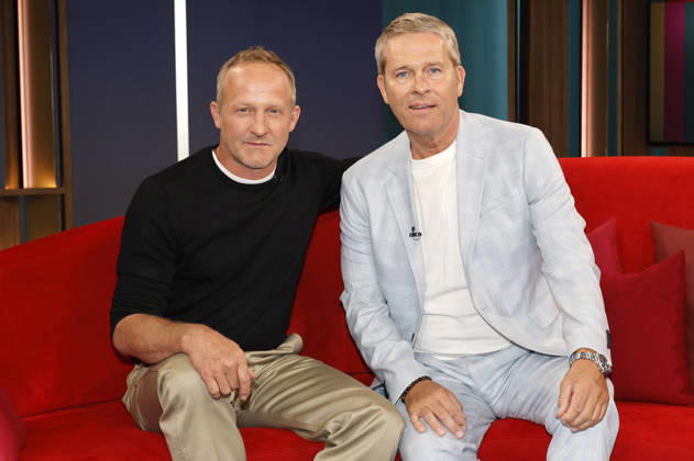 Maximilian Brückner and Hinnerk Baumgarten in the NDR news and talk show DAS Rote Sofa in the NDR television studio Lokstedt Hamburg, 15 05 2026 Foto:xH.xHartmannx xFuturexImagex brueckner_6502