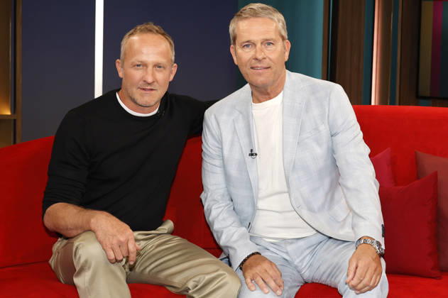 Maximilian Brückner and Hinnerk Baumgarten in the NDR news and talk show DAS Rote Sofa in the NDR television studio Lokstedt Hamburg, 15 05 2026 Foto:xH.xHartmannx xFuturexImagex brueckner_6503