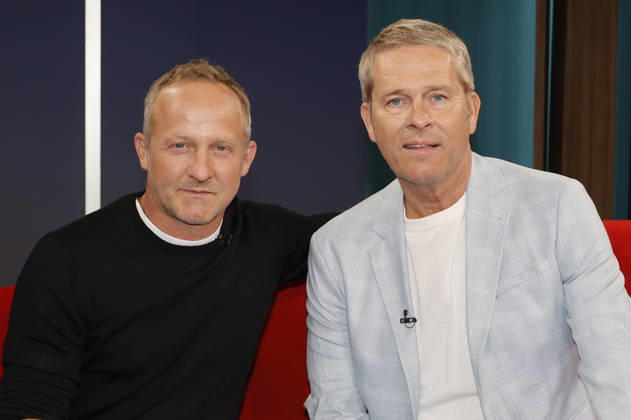 Maximilian Brückner and Hinnerk Baumgarten in the NDR news and talk show DAS Rote Sofa in the NDR television studio Lokstedt Hamburg, 15 05 2026 Foto:xH.xHartmannx xFuturexImagex brueckner_6504