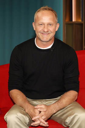 Maximilian Brückner on the NDR news and talk show DAS Rote Sofa in the NDR television studio Lokstedt Hamburg, 15 05 2026 Foto:xH.xHartmannx xFuturexImagex brueckner_6506