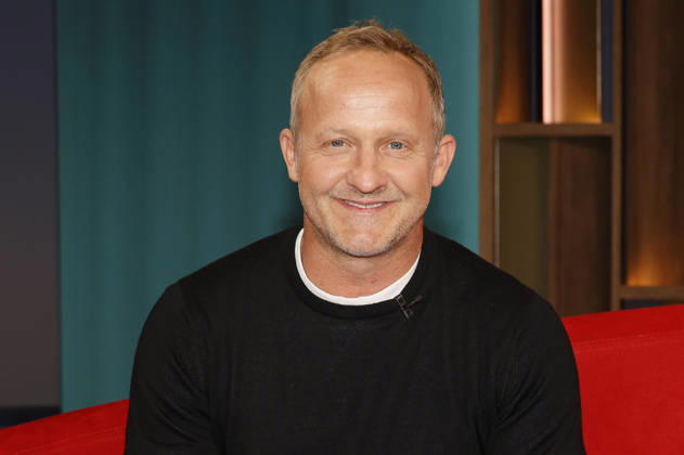 Maximilian Brückner in the NDR news and talk show DAS Rote Sofa in the NDR television studio Lokstedt Hamburg, 15 05 2026 Foto:xH.xHartmannx xFuturexImagex brueckner_6509