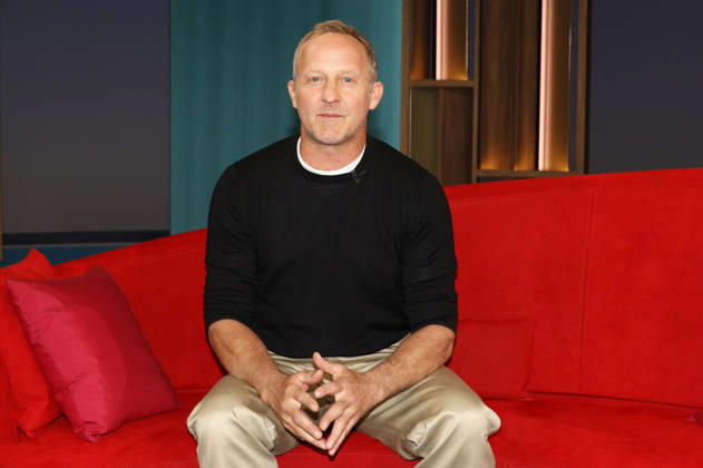 Maximilian Brückner in the NDR news and talk show DAS Rote Sofa in the NDR television studio Lokstedt Hamburg, 15 05 2026 Foto:xH.xHartmannx xFuturexImagex brueckner_6510