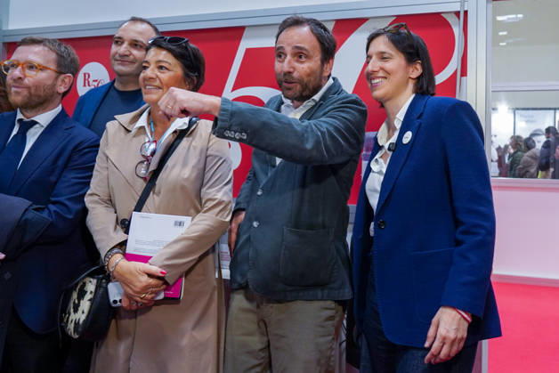 May 15, 2026, Turin, To, Italy: Democratic Party Secretary Elly Schlein visits Repubblica s stand at the Arena Robinson during the International Book Fair. Turin, May 15, 2026 Turin Italy  - ZUMAa289 20260515_zia_a289_027 Copyright: xSelenexDanielex xAgfx