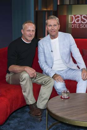 ABB ROTESOFA Maximilian Brückner Brueckner actor with Hinnerk Baumgarten presenter as guest in the NDR TV program Das Rote Sofa from the NDR Studio on 15 05 2026 in Hamburg Hamburg Germany