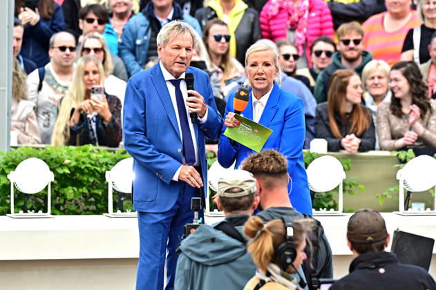 ZDF Fernsehgarten presenter Andrea Kiwi Kiewel and singer Bernhard Brink during the ZDF entertainment show Fernsehgarten on 17 05 2026 in Mainz 20260517MWI122500