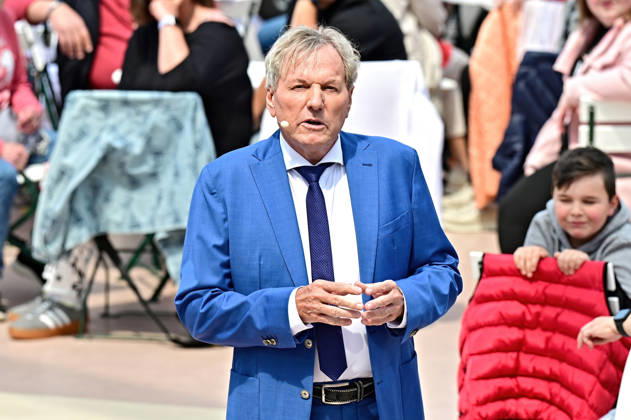 ZDF Fernsehgarten singer Bernhard Brink during the ZDF entertainment show Fernsehgarten on 17 05 2026 in Mainz 20260517MWI122607