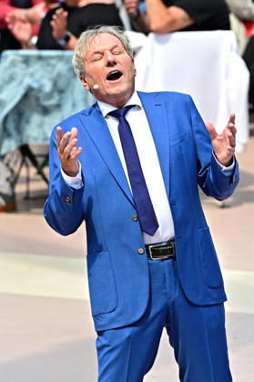 ZDF Fernsehgarten singer Bernhard Brink during the ZDF entertainment show Fernsehgarten on 17 05 2026 in Mainz 20260517MWI122626