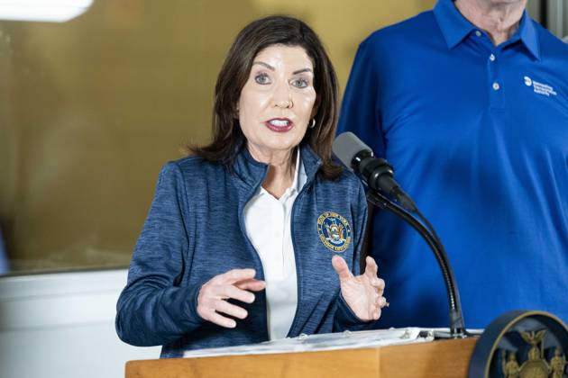 May 17, 2026, New York City, New York, United States: New York State Governor KATHY HOCHUL (D) speaking about the Long Island Railroad (LIRR) strike at the New York City Transit (NYCT) Rail Control Center in New York City. New York City United States - ZUMAb161 20260517_aap_b161_008 Copyright: xMichaelxBrochsteinx