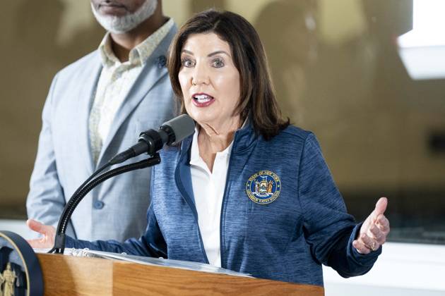 May 17, 2026, New York City, New York, United States: New York State Governor KATHY HOCHUL (D) speaking about the Long Island Railroad (LIRR) strike at the New York City Transit (NYCT) Rail Control Center in New York City. New York City United States - ZUMAb161 20260517_aap_b161_010 Copyright: xMichaelxBrochsteinx