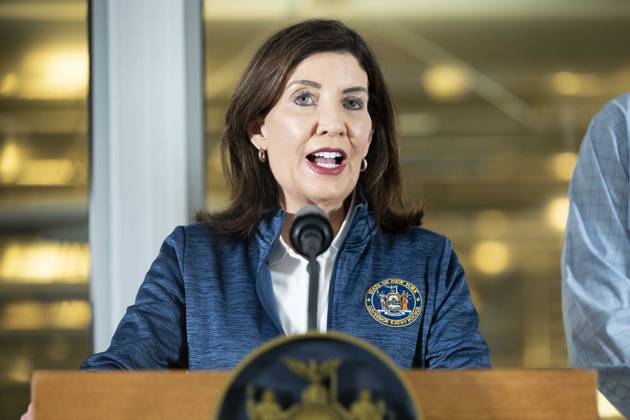 May 17, 2026, New York City, New York, United States: New York State Governor KATHY HOCHUL (D) speaking about the Long Island Railroad (LIRR) strike at the New York City Transit (NYCT) Rail Control Center in New York City. New York City United States - ZUMAb161 20260517_aap_b161_011 Copyright: xMichaelxBrochsteinx