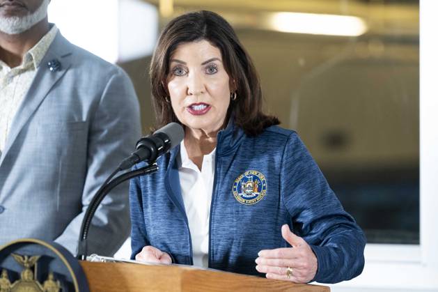 May 17, 2026, New York City, New York, United States: New York State Governor KATHY HOCHUL (D) speaking about the Long Island Railroad (LIRR) strike at the New York City Transit (NYCT) Rail Control Center in New York City. New York City United States - ZUMAb161 20260517_aap_b161_012 Copyright: xMichaelxBrochsteinx