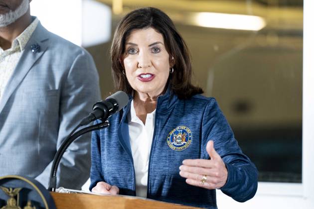 May 17, 2026, New York City, New York, United States: New York State Governor KATHY HOCHUL (D) speaking about the Long Island Railroad (LIRR) strike at the New York City Transit (NYCT) Rail Control Center in New York City. New York City United States - ZUMAb161 20260517_aap_b161_015 Copyright: xMichaelxBrochsteinx