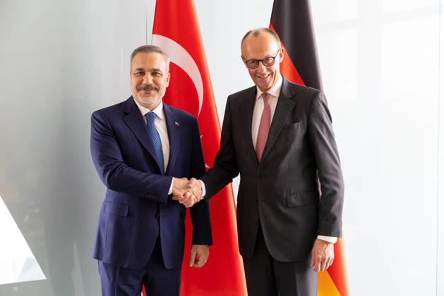 Turkish Foreign Minister Hakan Fidan in Berlin BERLIN, GERMANY - MAY 18: Turkish Foreign Minister Hakan Fidan (L) meets with German Chancellor Friedrich Merz (R) during his visit to Berlin, Germany, on May 18, 2026. Murat Gok Anadolu Berlin Germany. Editorial use only. Please get in touch for any other usage.  Copyright: x2026xAnadoluxMuratxGokx