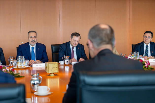 Turkish Foreign Minister Hakan Fidan in Berlin BERLIN, GERMANY - MAY 18: Turkish Foreign Minister Hakan Fidan (L) meets with German Chancellor Friedrich Merz during his visit to Berlin, Germany, on May 18, 2026. Murat Gok Anadolu Berlin Germany. Editorial use only. Please get in touch for any other usage.  Copyright: x2026xAnadoluxMuratxGokx