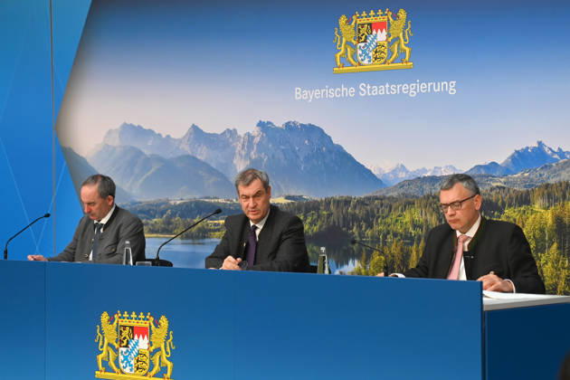 v loi Hubert AIWANGER Free Voters, Bavarian Minister of Economic Affairs, Markus SOEDER Bavarian State Premier and CSU Chairman, Joachim HERRMANN Bavarian Minister of the Interior Press conference of the Bavarian State Government after the cabinet meeting on 19 May 2026 at Prinz Carl Palais in Munich