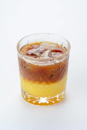 IMAGO Creative, Food, Trend, Iced Coffee Refreshing bumble coffee with orange juice and ice R_KUAL260514A-2025102-01