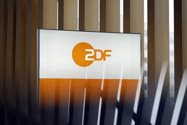 The ZDF logo seen at the premiere of the ZDF documentary Mission Sommermärchen , a documentary about the German national soccer teams journey at the 2006 World Cup in their home country, in the Cinedom theme picture, symbolic image Cologne, 19 05 2026 NRW Germany Copyright: xChristophxHardtx