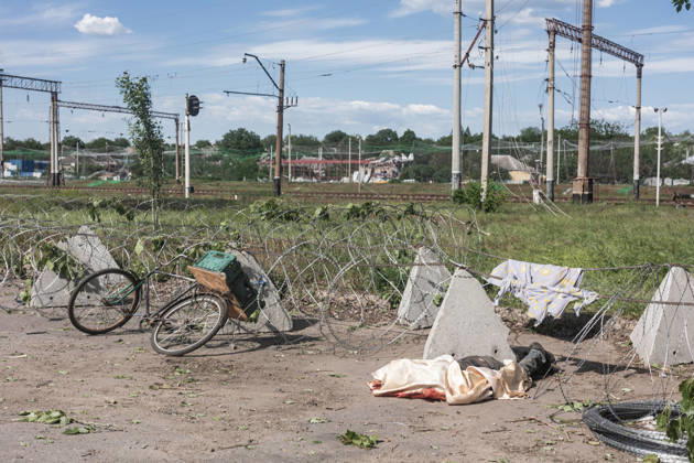 Aftermath of Russian airstrike in Kramatorsk and Druzhkivka DRUZHKIVKA, UKRAINE - MAY 21: (EDITOR S NOTE: Image depicts death) The body of a civilian lying next to his bicycle, killed following a Russian airstrike in Druzhkivka, Ukraine, 21 May 2026 Diego Herrera Carcedo Anadolu Druzhkivka Ukraine. Editorial use only. Please get in touch for any other usage.  Copyright: x2026xAnadoluxDiegoxHerreraxCarcedox