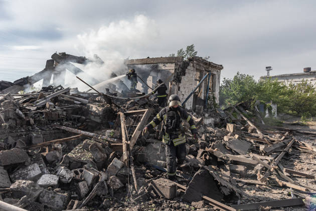 Aftermath of Russian airstrike in Kramatorsk and Druzhkivka KRAMATORSK, UKRAINE - MAY 21: Firefighters extinguish a fire following a Russian airstrike on the city of Kramatorsk, Ukraine, 21 May 2026 Diego Herrera Carcedo Anadolu Druzhkivka Ukraine. Editorial use only. Please get in touch for any other usage.  Copyright: x2026xAnadoluxDiegoxHerreraxCarcedox