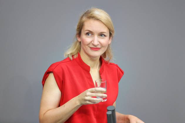 Berlin, Germany, 22 05 2026 German Bundestag 81 Bundestag session Ines Schwerdtner Linle , holds a glass of water in her hand Copyright: xdtsxNachrichtenagenturx dts_119884