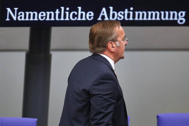 Berlin, Germany, 22 05 2026 German Bundestag 81 Bundestag session Federal Minister of Defense Boris Pistorius SPD on his way to the roll-call vote Behind him the sign Roll-call vote Copyright: xdtsxNachrichtenagenturx dts_119907