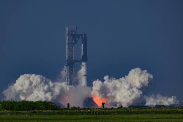 May 22, 2026, Starbase, Texas, USA: A new version of the SpaceX Starship rocket launches from Starbase, Texas, on May 22, 2026. Starbase USA  - ZUMAb268 20260522_znp_b268_001 Copyright: xJenniferxBriggsx