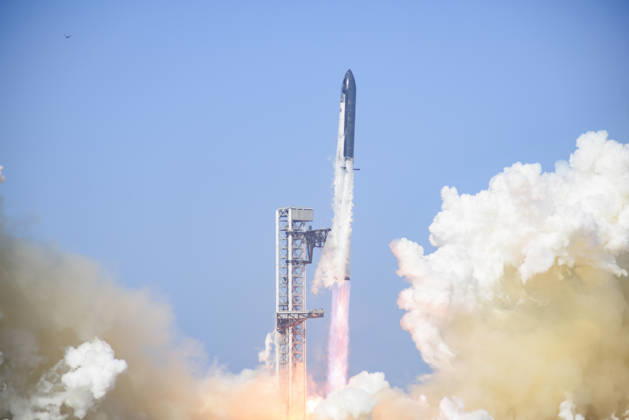 May 22, 2026, Starbase, Texas, USA: A new version of the SpaceX Starship rocket launches from Starbase, Texas, on May 22, 2026. Starbase USA  - ZUMAb268 20260522_znp_b268_016 Copyright: xJenniferxBriggsx