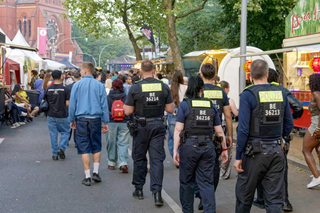 Karneval der Kulturen 2026, event, street party, Blücherplatz, multiculturalism, Berlin Kreuzberg, police at Karneval der Kulturen 2026, event, street party, Blücherplatz, multiculturalism, police operation, safety, security, Berlin Kreuzberg,