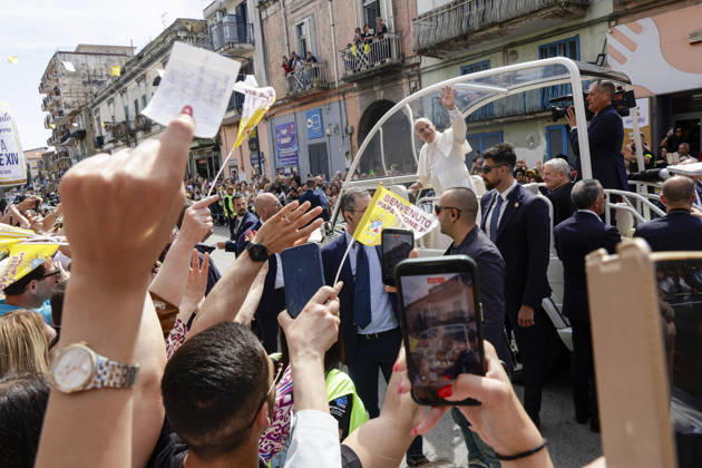 Visit of Pope Leo XIV to Acerra Along the streets of Acerra, near Naples, crowds of worshippers gathered to greet Pope Leo XIV as he passed through the town in the popemobile. Thousands of faithful lined the streets waving flags, applauding, and praying during the Pope™s pastoral visit, transforming the town into a moment of collective celebration and devotion.A deeply symbolic event marked by strong public participation and religious fervour. Acerra May 23, 2026. _BPH0374 Copyright: xAntonioxBalascox