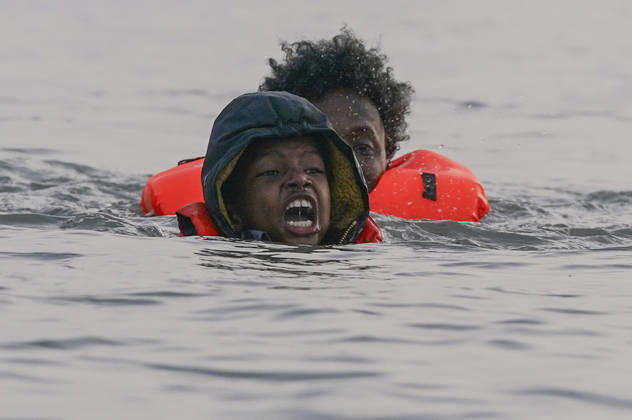 May 23, 2026, Dunkirk, Nord, France: Dunkirk, France. A distressed migrant swims in the sea after failing to board an inflatable boat at the beach at Dunkirk, while attempting to cross the English Channel. More than 200,000 migrants have crossed Channel in small boats since 2018. Dunkirk France  - ZUMAl94_ 20260523_zaf_l94_048 Copyright: xIoannisxAlexopoulosx