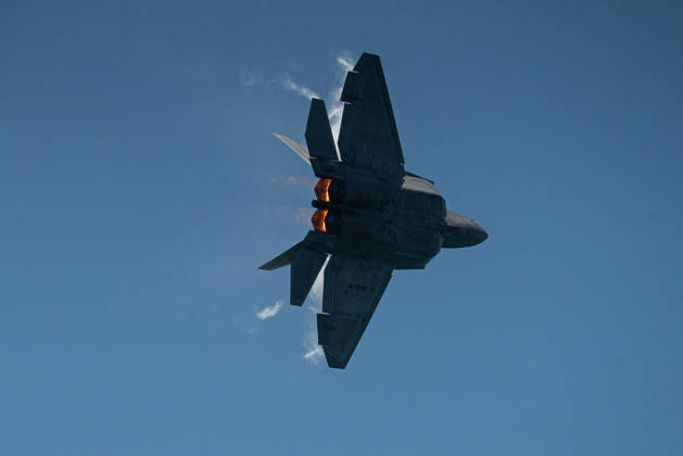 Air show during Memorial Day celebrations and the 250th anniversary of the United States MIAMI BEACH, FLORIDA, UNITED STATES - MAY 23: The F-22 Raptor military aircraft performs maneuvers during the 2026 Air Show, held as part of the Memorial Day Weekend celebrations and the 250th anniversary of the United States in Miami Beach, Florida, on May 23, 2026. Jesus Olarte Anadolu Florida United States. Editorial use only. Please get in touch for any other usage.  Copyright: x2026xAnadoluxJesusxOlartex