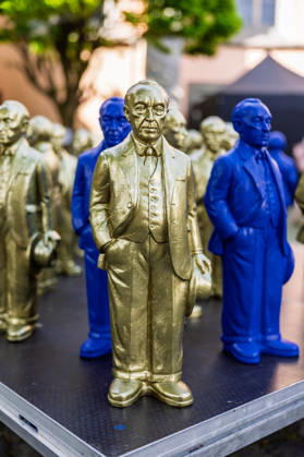 Adenauer art installation in Bad Honnef 23 05 26 Art installation by artist Ottmar Hörl with 200 gold and blue sculptures of the first Federal Chancellor Konrad Adenauer on the church square in Bad Honnef The presentat Copyright: xMarcxJohnx