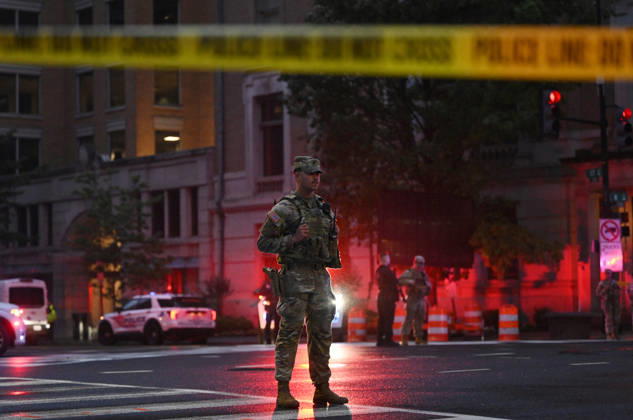 Multiple Shots Fired Half A Block From White House Complex Law enforcement, including members of the National Guard work the scene after multiple rapid-fire gunshots ring out outside the White House on May 23, 2026 in Washington, DC. A suspect was killed after opening fire on a Secret Service checkpoint outside the White House Saturday evening. Photo by Olivier Douliery ABACAPRESS.COM Washington DC United States  Copyright: xDoulieryxOlivier ABACAx