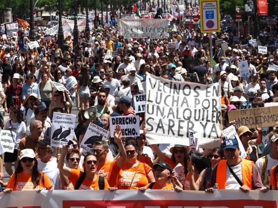 May 24, 2026, Madrid, Madrid, Spain: MADRID, SPAIN - MAY 24: Hundreds of people protest against the Community of Madrid regional government over the lack of social housing, the rise of tourist apartments, and skyrocketing rental prices. Demonstrators demand new regulations and improvements to housing conditions. Madrid Spain - ZUMAh199 20260524_zip_h199_007 Copyright: xAaronxHerediax