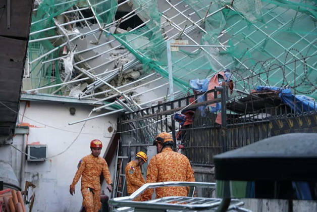 Building collapsed in Philippines, trapping multiple people, killing at least one ANGELES, PAMPANGA PROVINCE, PHILIPPINES - MAY 24: (----EDITORIAL USE ONLY - MANDATORY CREDIT - BUREAU OF FIRE PROTECTION (BFP) HANDOUT - NO MARKETING NO ADVERTISING CAMPAIGNS - DISTRIBUTED AS A SERVICE TO CLIENTS----) Rescuers conduct search and rescue operations at the rubble of a building after it collapsed, in Angeles, Pampanga Province, Philippines, on May 24, 2026. One Malaysian national has been found dead, at least 24 were rescued alive and at least 21 are still missing, after the nine-storey building that was under construction collapsed, according to the local authorities. Bureau of Fire Protection Handout Anadolu Angeles Philippines. Editoria Copyright: x2026xAnadoluxBureauxofxFirexProtectionx xHandoutx