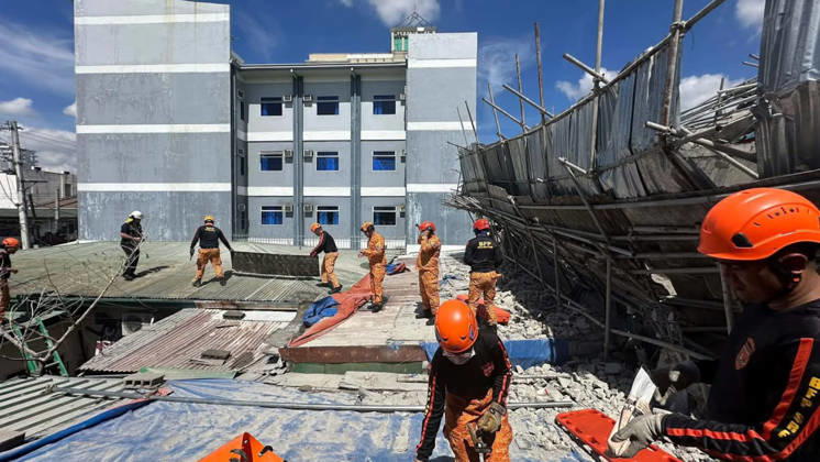 Building collapsed in Philippines, trapping multiple people, killing at least one ANGELES, PAMPANGA PROVINCE, PHILIPPINES - MAY 24: (----EDITORIAL USE ONLY - MANDATORY CREDIT - BUREAU OF FIRE PROTECTION (BFP) HANDOUT - NO MARKETING NO ADVERTISING CAMPAIGNS - DISTRIBUTED AS A SERVICE TO CLIENTS----) Rescuers conduct search and rescue operations at the rubble of a building after it collapsed, in Angeles, Pampanga Province, Philippines, on May 24, 2026. One Malaysian national has been found dead, at least 24 were rescued alive and at least 21 are still missing, after the nine-storey building that was under construction collapsed, according to the local authorities. Bureau of Fire Protection Handout Anadolu Angeles Philippines. Editoria Copyright: x2026xAnadoluxBureauxofxFirexProtectionx xHandoutx
