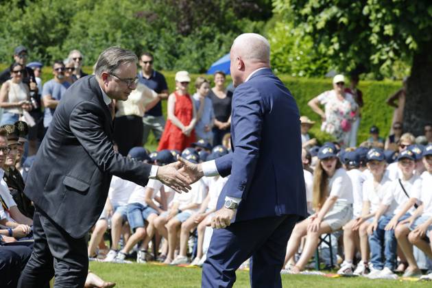 Prime Minister Bart De Wever and US ambassador to Belgium Bill White pictured during the annual Memorial Day ceremony at the Flanders Field American Cemetery, in Waregem, Sunday 24 May 2026.  NICOLASxMAETERLINCK 174921447