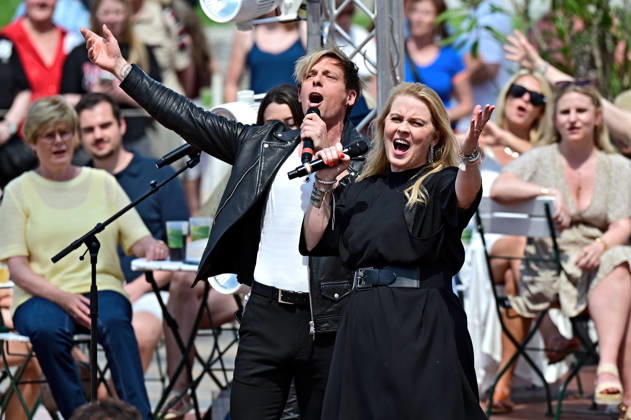 ZDF Fernsehgarten singer Patricia Kelly and The Dark Tenor bürgl William Billy Andrew Volk , Billy Andrews during the ZDF entertainment show Fernsehgarten on 24 05 2026 in Mainz 20260524MWI124437