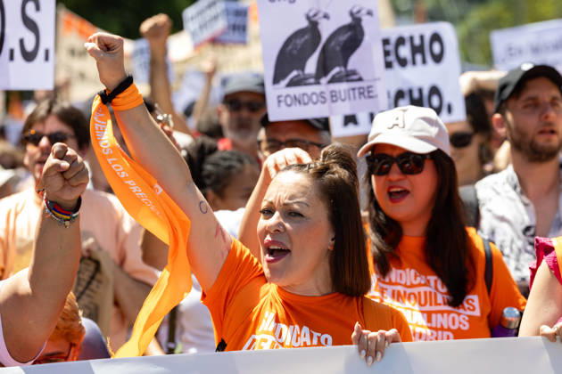 May 24, 2026, Madrid, Madrid, SPAIN: Thousands of citizens demonstrated in Madrid to demand measures against real estate speculation in Spain...The housing crisis has inflated the prices of homes for sale by nearly 120% in the last 10 years, while rents are rising by an average of 10% annually. Madrid SPAIN  - ZUMAl221 20260524_zip_l221_027 Copyright: xIgnacioxLopezxIsasmendix