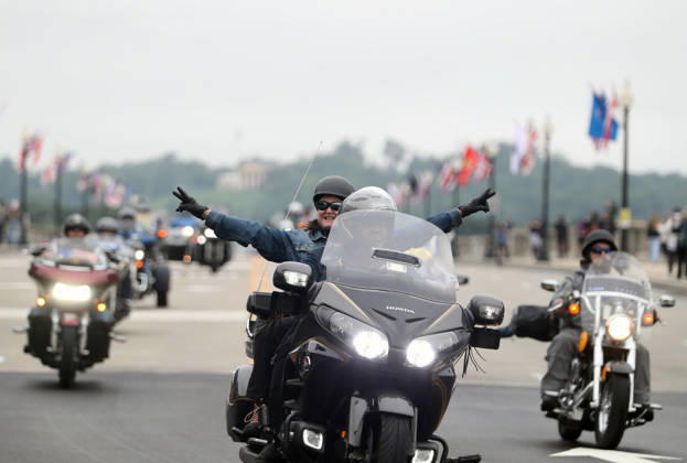 May 24, 2026, Washington, District Of Columbia, USA: Motorcyclists ride in formation over the Arlington Memorial Bridge during the Rolling to Remember ride on Memorial Day weekend in Washington, DC, USA, on May 24, 2026. The Rolling to Remember tradition has been active for 38 years, honouring fallen service members, prisoners of war, and those still missing in action during Memorial Day weekend. Washington USA  - ZUMAs337 20260524_znp_s337_006 Copyright: xGentxShkullakux