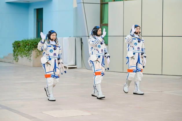 JIUQUAN, CHINA - MAY 24: Chinese astronauts Zhu Yangzhu, Zhang Zhiyuan, Li Jiaying (or Lai Ka-ying) attend a send-off ceremony at the Jiuquan Satellite Launch Center on May 24, 2026 in Jiuquan, Gansu Province of China. A send-off ceremony for the three Chinese astronauts of the Shenzhou-23 crewed space mission was held on May 24 at the Jiuquan Satellite Launch Center in northwest China.  Copyright: xVCGx 111643850245
