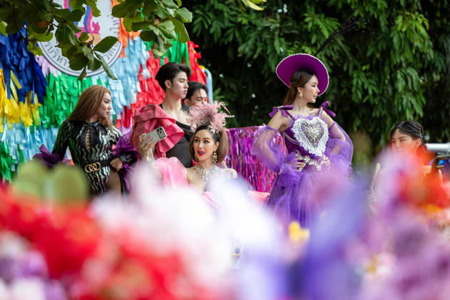 The Chiang Mai Pride Parade 2026 celebrations in Chiang Mai, Thailand - 24 May 2026 Participants dressed in colorful costumes pose on a parade float while one participant takes a selfie during The Chiang Mai Pride Parade 2026 celebrations . The Chiang Mai Pride Parade 2026 took place in Chiang Mai, Thailand. Chiang Mai province holds Thailandís first Pride Month celebrations annually, promoting gender equality, diversity, and human rights as part of Pride Month activities in northern Thailand. Chiang Mai Thailand Copyright: xPongmanatxTasirix xSOPAxImagesx PTASIRI240526DxII9518