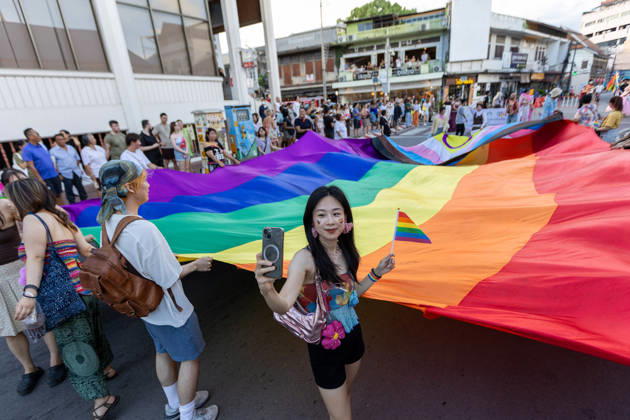 The Chiang Mai Pride Parade 2026 celebrations in Chiang Mai, Thailand - 24 May 2026 A participant holds a rainbow flag and takes a selfie during The Chiang Mai Pride Parade 2026 celebrations. The Chiang Mai Pride Parade 2026 took place in Chiang Mai, Thailand. Chiang Mai province holds Thailandís first Pride Month celebrations annually, promoting gender equality, diversity, and human rights as part of Pride Month activities in northern Thailand. Chiang Mai Thailand Copyright: xPongmanatxTasirix xSOPAxImagesx PTASIRI240526R6II7125