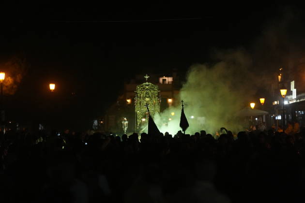 La Virgen del Rocio procession after jumping the fence at 3 08 hours La Virgen del Rocio procession through the village on his visit to the 127 affiliates A May 25, 2026 in El Rocio, Huelva Andalusia, Spain La Virgen del Rocio has left his hermitage about 03.08 hours this Monday, Day of Pentecost, to go through the village in Almonte Huelva and procession in her visit to the 127 affiliates who have made the pilgrimage there for yet another year. The Patroness of Almote is dressed in the full dress of the Montpensier family, recently restored at the Andalusian Institute of Historical Heritage 25 MAY 2026 Joaquín Arjona 25 05 2026 El Rocio, Huelva Andalucia, Esp El Rocio, Huelva Andalucia, Espana  Copyright: xJoaquinxArjonax 7548185