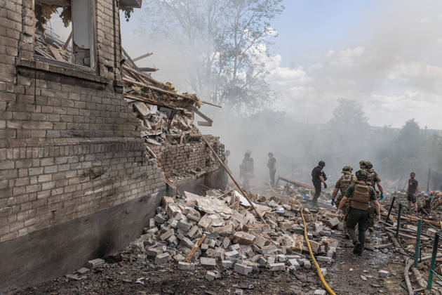 Aftermath of Russian strike in Kramatorsk KRAMATORSK, UKRAINE - MAY 25: Emergency services extinguish a fire and search for the bodies of two people under the rubble following a Russian airstrike on a house in Kramatorsk, Ukraine, on May 25, 2026. Diego Herrera Carcedo Anadolu Kramatorsk Ukraine. Editorial use only. Please get in touch for any other usage.  Copyright: x2026xAnadoluxDiegoxHerreraxCarcedox