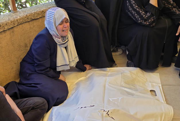 Mourners bid farewell to victims of Israeli strike in Khan Younis Palestinians mourn during the funeral of a child and a woman who were killed in an Israeli strike targeting the Ghaith camp area in Mawasi Khan Younis in the southern Gaza Strip on May 25, 2026. Photo by Tariq Mohammad APA Images Khan Yunis Gaza Strip Palestinian Territory 250526_Khan_Yunis_TM_02(20) Copyright: xapaimagesxTariqxMohammad xapaimagesx